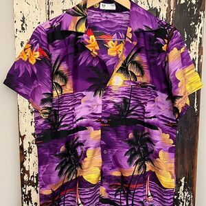 NWOT Men’s V.H.O. Hawaiian Button down shirt. Size Medium. No flaws.